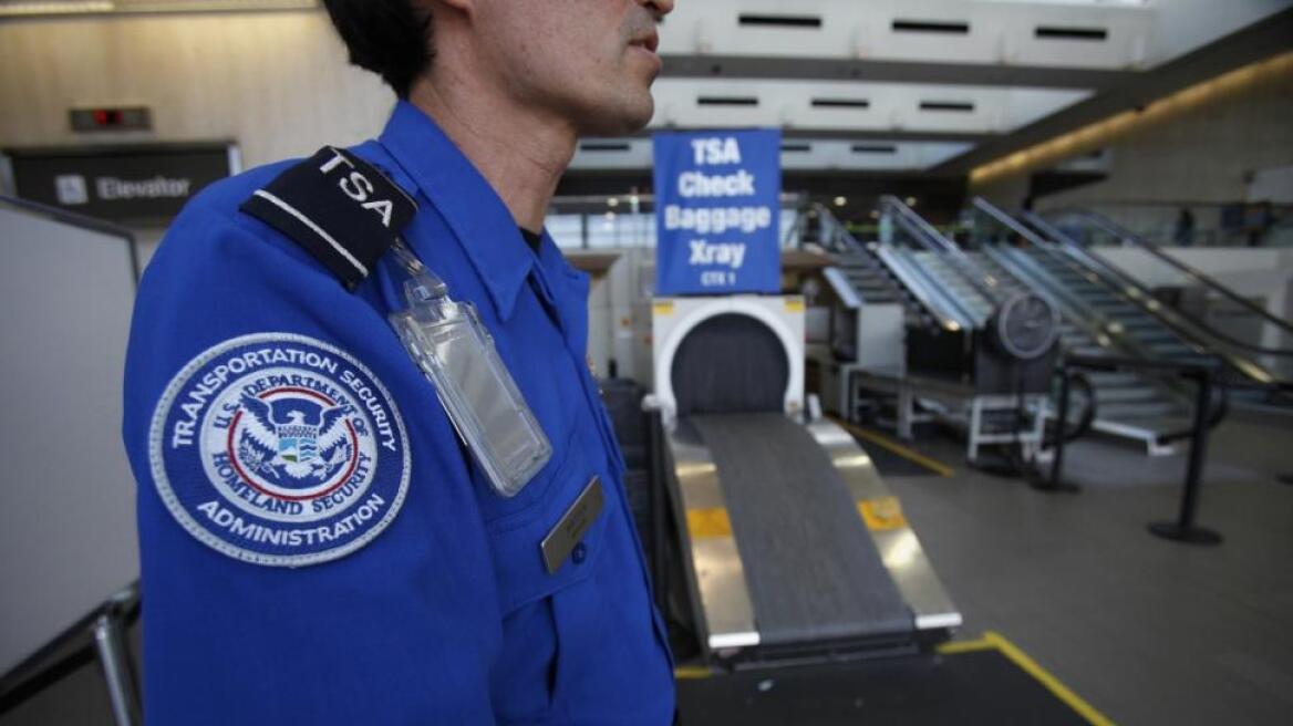 ΗΠΑ: Τι κάνουν στα αεροδρόμια για να κρατήσουν μακριά τον Έμπολα